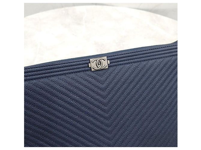 Chanel Clutch Chevron Boy New Medium Navy Silver Series Blu - vista 4