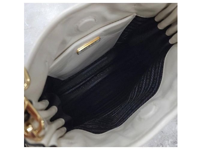 Prada Nuova mini borsa a tracolla Bonnie in pelle - vista 8