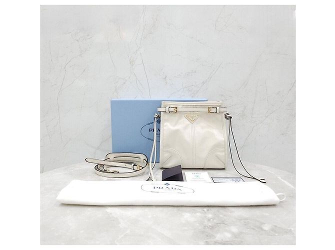 Prada Nuova mini borsa a tracolla Bonnie in pelle - vista 9