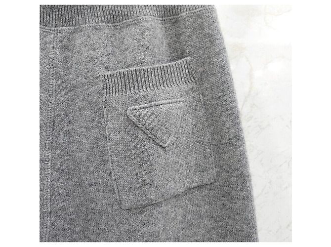 Prada Pantaloni Jogger in Maglia con Logo Triangolo in Cashmere Marrone - vista 4