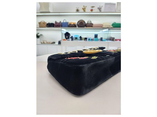 Gucci Borsa a tracolla Marmont Medium Velvet LOVE Pearl Flora Nero - vista 15
