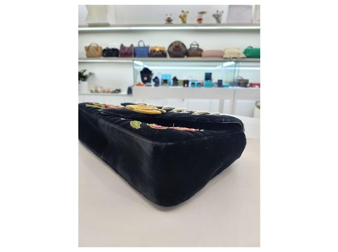 Gucci Borsa a tracolla Marmont Medium Velvet LOVE Pearl Flora Nero - vista 16
