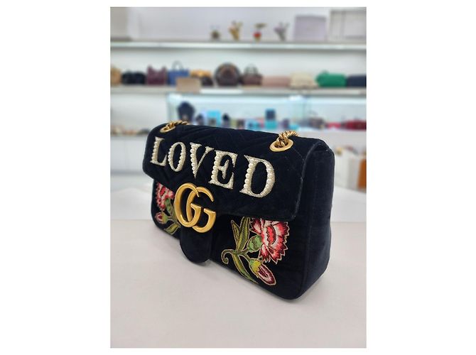 Gucci Borsa a tracolla Marmont Medium Velvet LOVE Pearl Flora Nero - vista 3