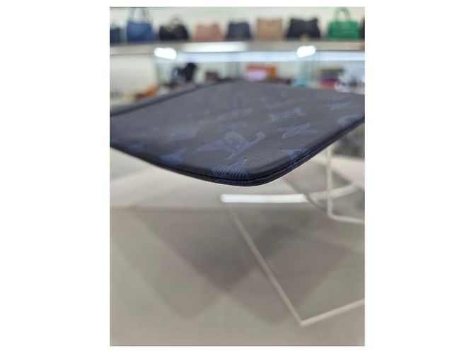 Louis Vuitton Pochette Discovery GM Clutch Blu - vista 15