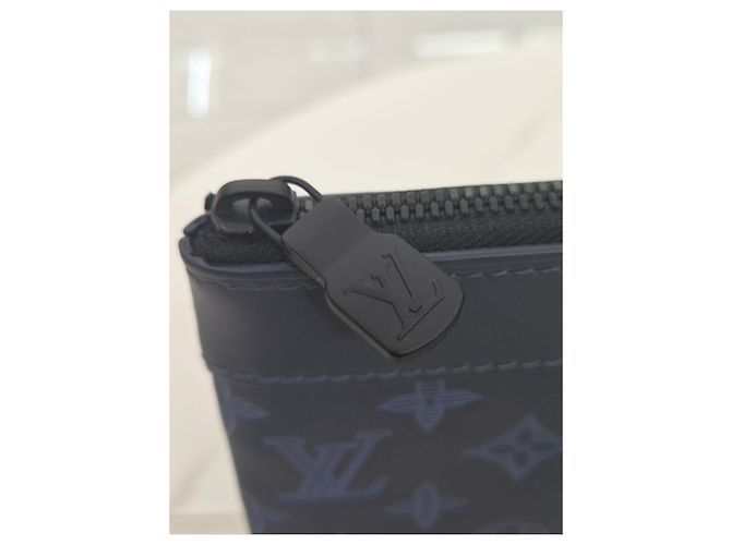 Louis Vuitton Pochette Discovery GM Clutch Blu - vista 17