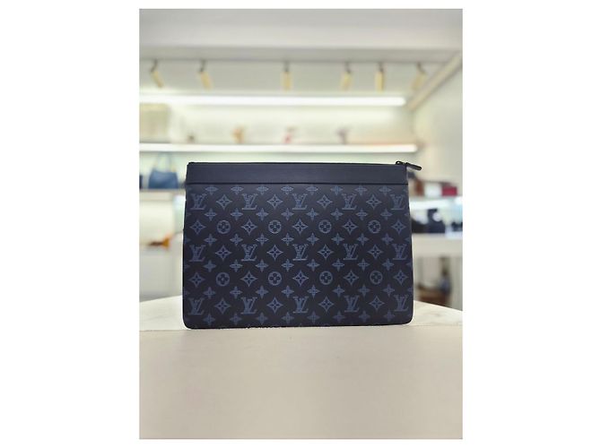 Louis Vuitton Pochette Discovery GM Clutch Blu - vista 5