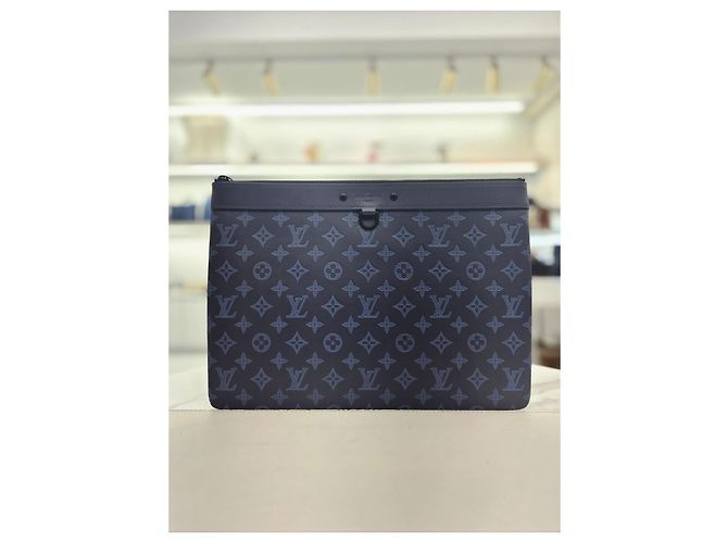 Louis Vuitton Pochette Discovery GM Clutch Blu - vista 8