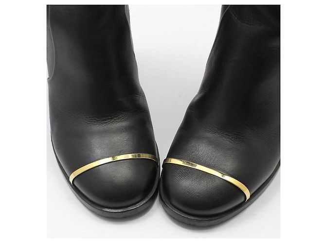 Chanel Mid Boots aus schwarzem Leder mit goldfarbenem CC-Logo - Ansicht 10