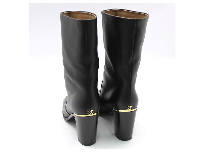 Chanel Mid Boots aus schwarzem Leder mit goldfarbenem CC-Logo - Ansicht 6