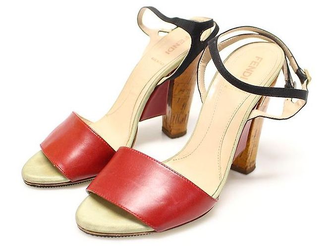 Fendi Sandali da donna in pelle rossa con bordatura in raso multicolore - vista 3