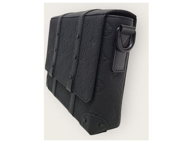 Louis Vuitton Borsa Messenger Trunk Monogram Taurillon Nera Nero - vista 3