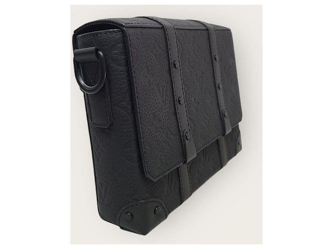 Louis Vuitton Borsa Messenger Trunk Monogram Taurillon Nera Nero - vista 4