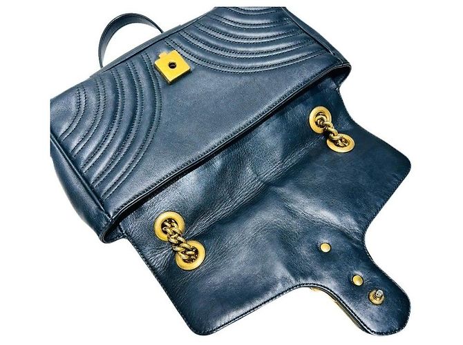 Gucci Borsa a tracolla GG Marmont piccola in pelle nera trapuntata con catena dorata - vista 4