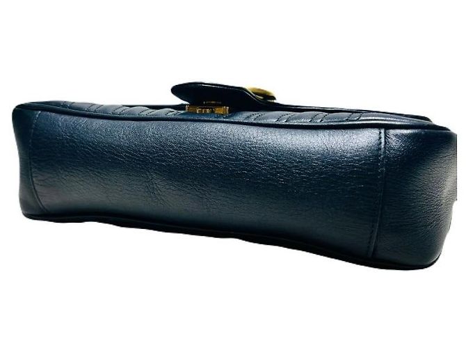 Gucci Borsa a tracolla GG Marmont piccola in pelle nera trapuntata con catena dorata - vista 7