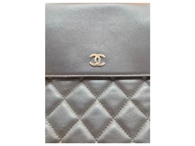 Chanel Clutch in agnello nero con patta argentata - vista 18