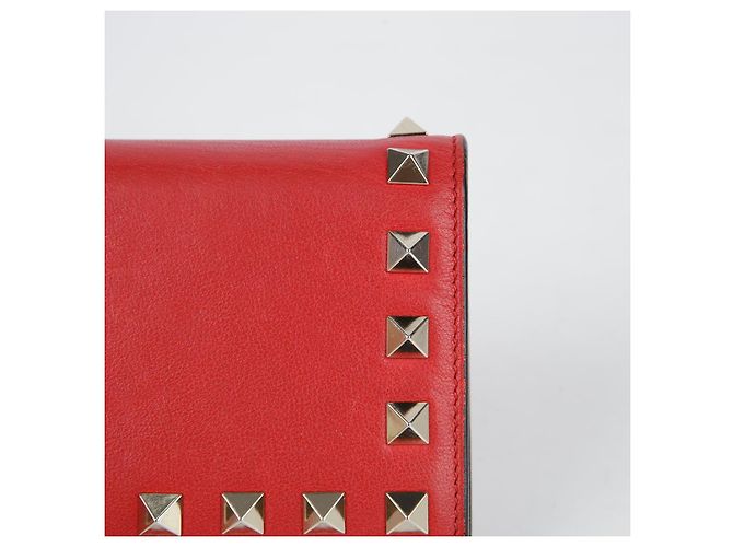 Valentino Cartera compacta Rockstud en piel roja - vista 16