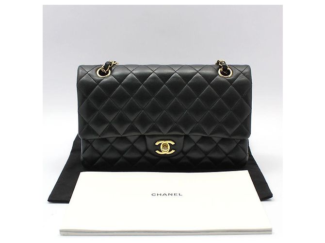 Chanel Borsa a Spalla Classic Medium in Pelle di Agnello Nera e Oro Nero - vista 2