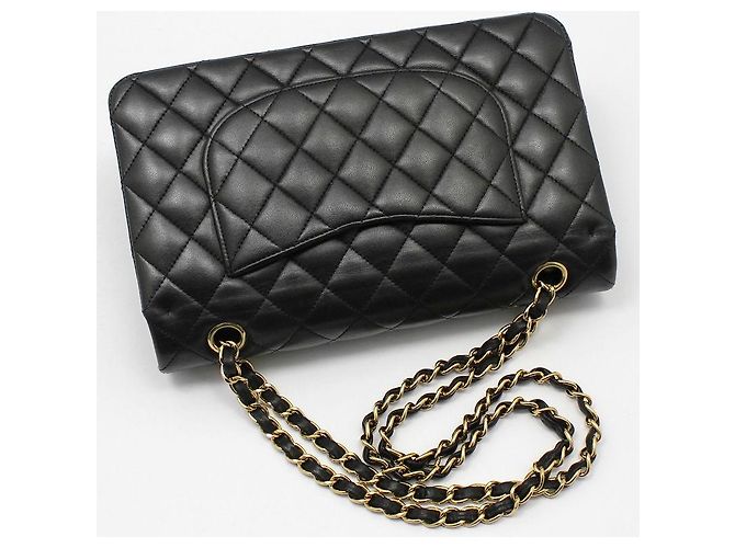 Chanel Borsa a Spalla Classic Medium in Pelle di Agnello Nera e Oro Nero - vista 4