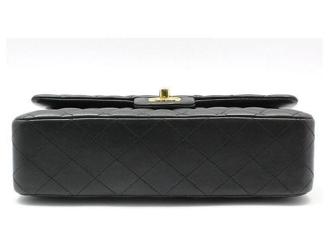 Chanel Borsa a Spalla Classic Medium in Pelle di Agnello Nera e Oro Nero - vista 5