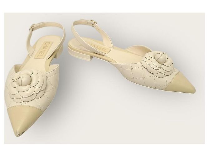 Chanel Slingback bicolore in agnello beige con camelia Marrone - vista 4