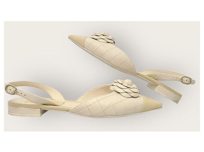 Chanel Slingback bicolore in agnello beige con camelia Marrone - vista 5