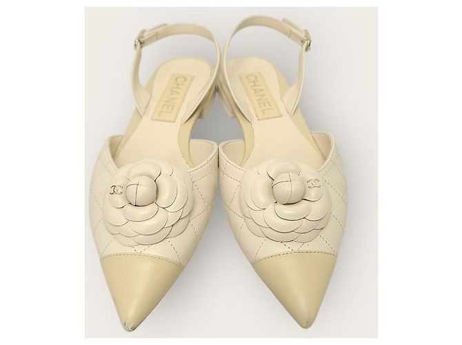 Chanel Slingback bicolore in agnello beige con camelia Marrone - vista 6
