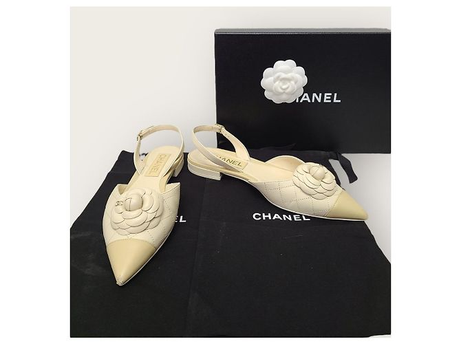 Chanel Slingback bicolore in agnello beige con camelia Marrone - vista 8