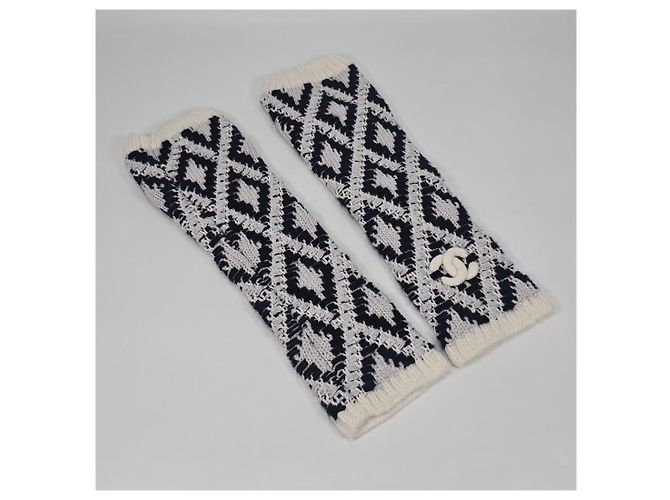 Chanel Cashmere-Beanie und Handschuhwärmer-Set Silber - Ansicht 8