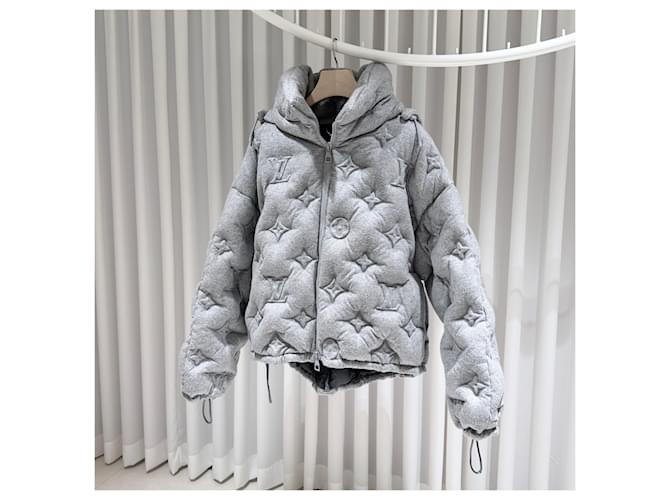 Louis Vuitton Giacca Puffer con Cappuccio Monogramma Marrone - vista 3