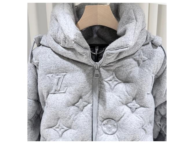 Louis Vuitton Giacca Puffer con Cappuccio Monogramma Marrone - vista 4