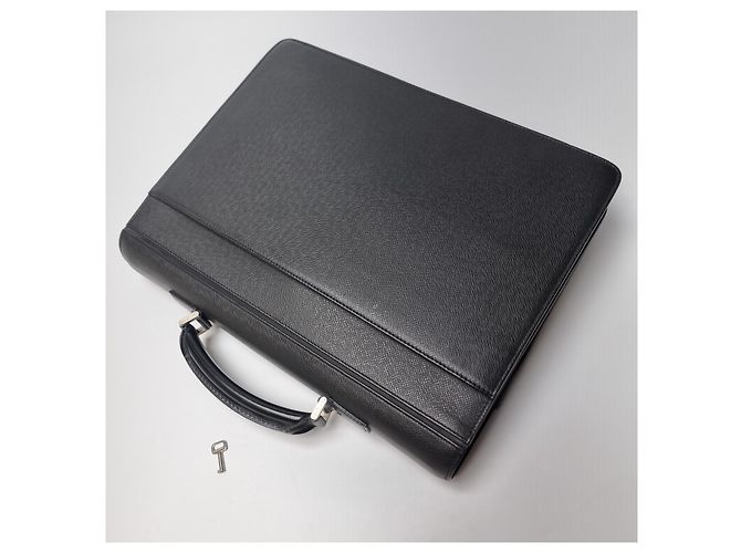 Louis Vuitton Valigetta Taiga Robusto Nero - vista 12