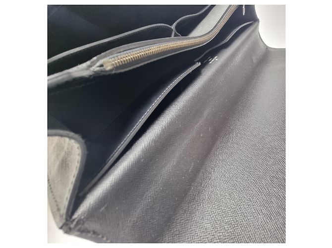 Louis Vuitton Valigetta Taiga Robusto Nero - vista 16