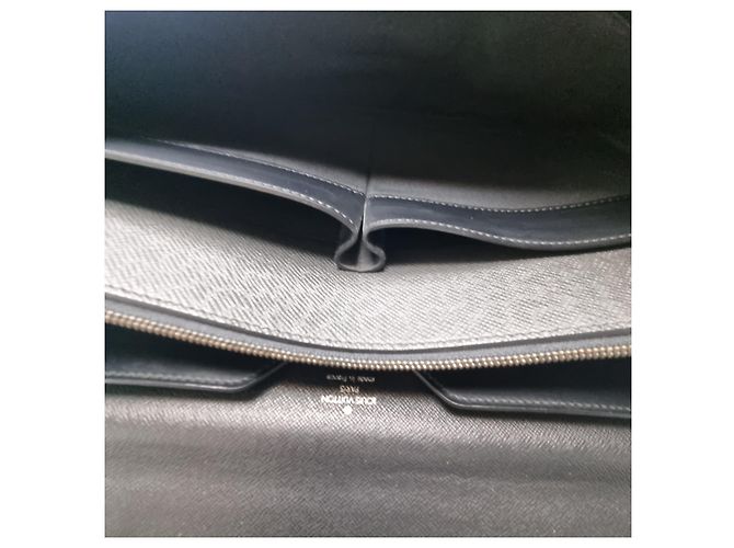 Louis Vuitton Valigetta Taiga Robusto Nero - vista 17
