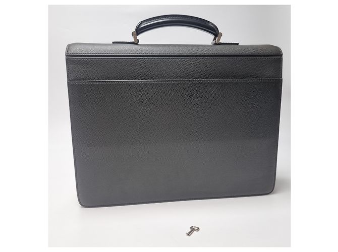 Louis Vuitton Valigetta Taiga Robusto Nero - vista 9