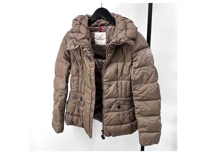 Moncler Jaqueta acolchoada PIVOINE para mulher Marrom - vista 2