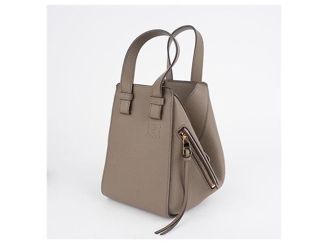 Loewe Bolsa Hammock compacta em pele de vitelo de grão macio Marrom - vista 11