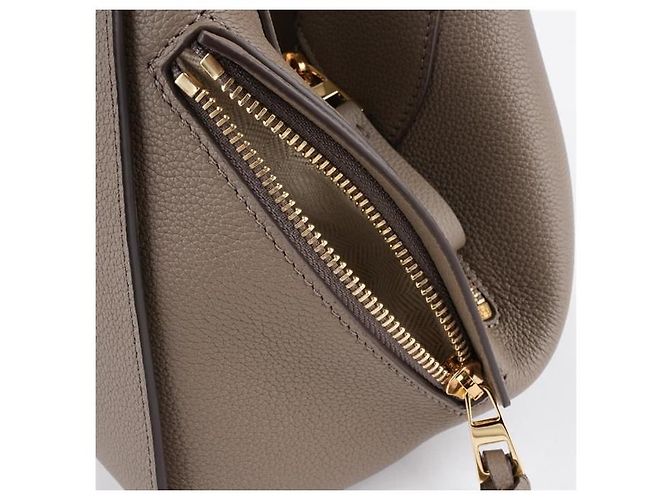 Loewe Bolsa Hammock compacta em pele de vitelo de grão macio Marrom - vista 7