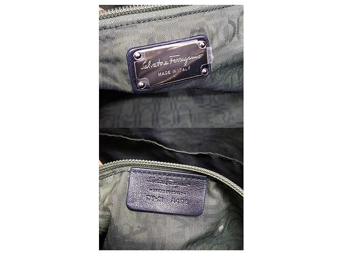Salvatore Ferragamo Borsa a tracolla in smalto nero - vista 9
