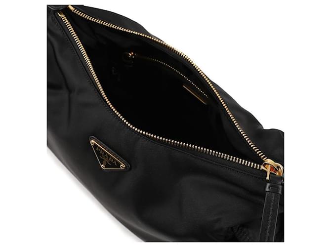 Prada Explorer Shoulder Bag aus Re-Nylon Large Schwarz - Ansicht 8