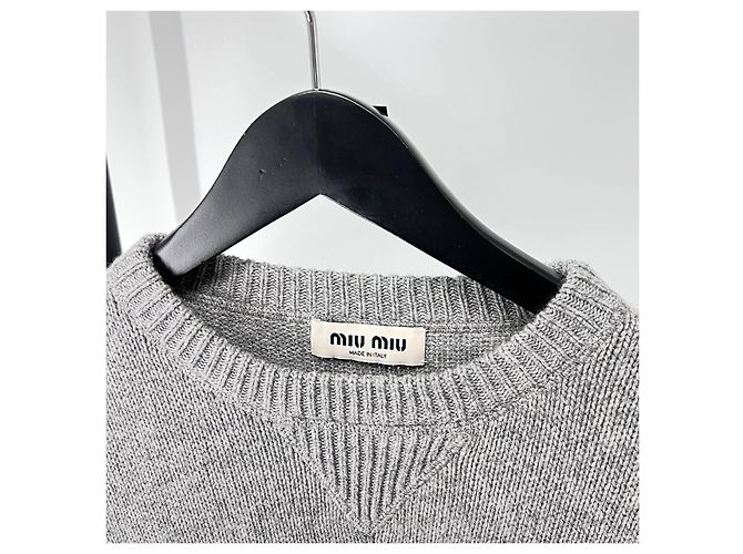Miu Miu Kurzer Kaschmirstrick mit Logo Grau - Ansicht 4