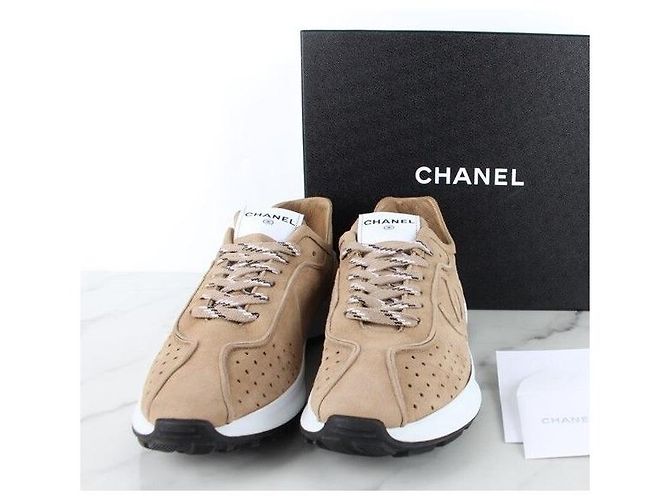 Chanel Sneakers in scamosciato marrone - vista 2