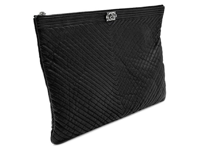 Chanel Clutch Chevron Boy Nero - vista 3