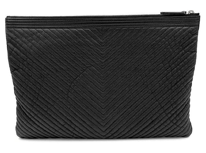 Chanel Clutch Chevron Boy Nero - vista 4