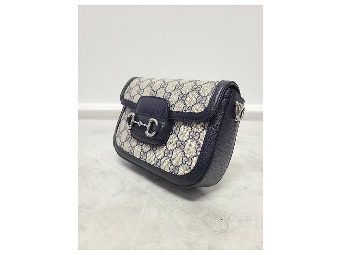 Horsebit 1955 Gucci Mini borsa a tracolla GG Supreme Horsebit blu e beige - vista 2