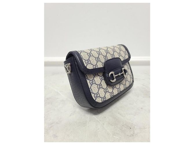 Horsebit 1955 Gucci Mini borsa a tracolla GG Supreme Horsebit blu e beige - vista 3