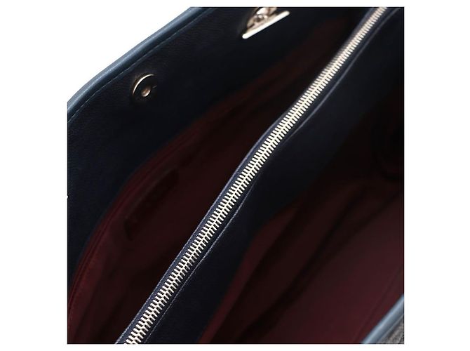 Chanel Borsa a tracolla con catena argentata e logo CC in caviar Blu - view 10