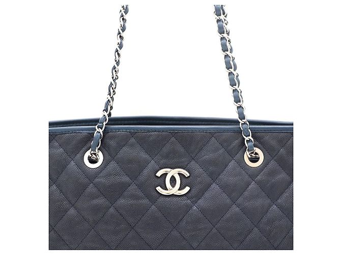 Chanel Borsa a tracolla con catena argentata e logo CC in caviar Blu - view 4