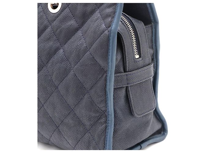 Chanel Borsa a tracolla con catena argentata e logo CC in caviar Blu - view 5