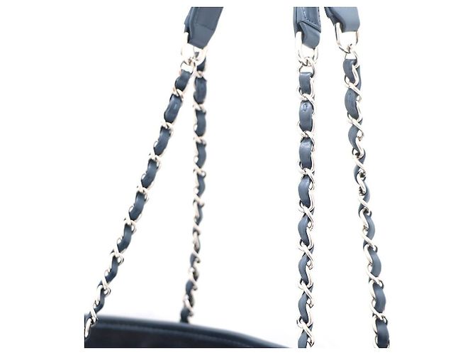 Chanel Borsa a tracolla con catena argentata e logo CC in caviar Blu - view 6