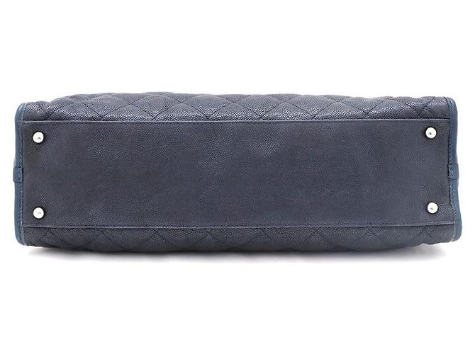 Chanel Borsa a tracolla con catena argentata e logo CC in caviar Blu - view 8